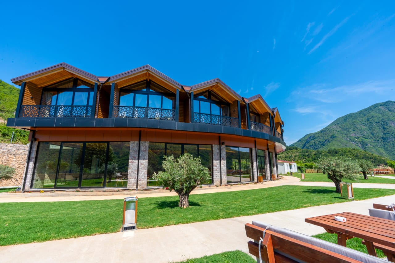 5 Stinet Villas Komani Lake Albania